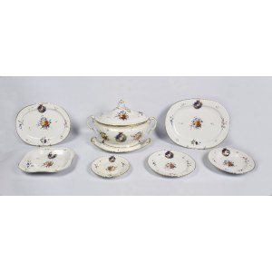 CHAMBERLAIN WORCESTER, Set of service dishes with floral decoration and 5-part crest