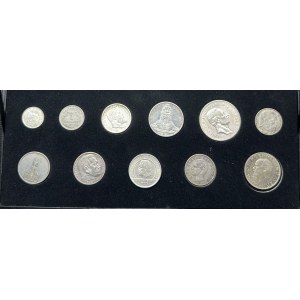Zestaw 11 srebrnych monet od ½ do 5 marek różnych stanów i republiki weimarskiej. W zestawie etue