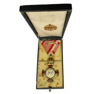 Österreich Ungarn Franz Joseph I. Verdienstkreuz 1849 Dritte Periode vergoldetes Silber, Kriegsband mit Schwertern original etue