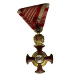 Österreich Ungarn Franz Joseph I. Verdienstkreuz 1849 Dritte Periode vergoldetes Silber, Kriegsband mit Schwertern original etue