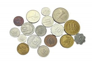 Posten von 17 Münzen verschiedener Typen und Jahre Mali, Malediven, UAE, Sambia