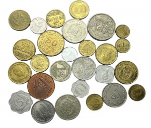 Lot de 27 pièces de monnaie de différents types et années Pérou, etc.