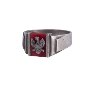 Patriotic signet ring with eagle