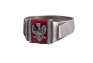 Patriotic signet ring with eagle