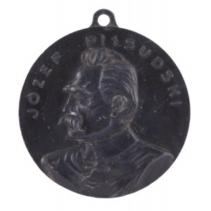 Pamätná tabuľa s portrétom Józefa Piłsudského