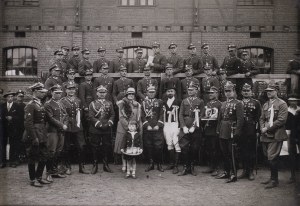 Foto von Offizieren des 15. Ulanenregiments in der Kaserne