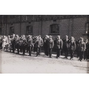 Foto von Offizieren des 15. Ulanenregiments in der Kaserne