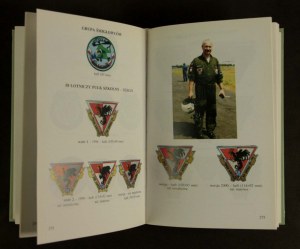 Sawicki Z., Wielechowski A. - Badges of the Polish army 1943-2003 (337)