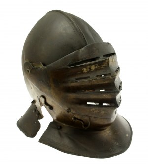 Helm, Kopie des Helms einer mittelalterlichen Rüstung aus dem 19. Jahrhundert (427)