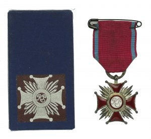 Second Republic, Silver Cross of Merit with box. Gontarczyk (552)