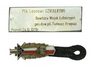 Poľská ľudová republika, odznak postgraduálnej školy Akadémie vnútorných vecí spolu s odznakom (565)