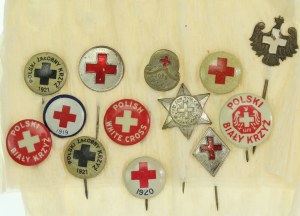 II RP, zestaw odznak Polski Czerwony Krzyż 1920-1922 r. Razem 13 szt. (701)