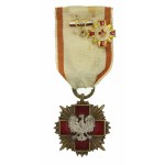 PRL, Croix-Rouge polonaise ensemble de décorations (804)