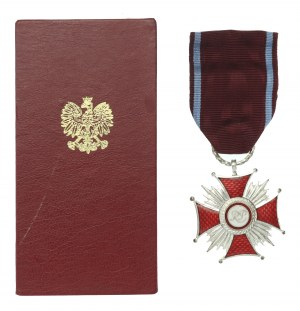 Troisième République, Croix du Mérite en argent avec boîte (812)