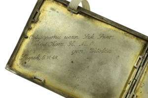 Papierośnica srebrna od Komendanta Głównego MO gen. Witolda, 1948 r. (786)