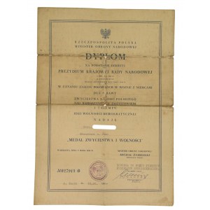 PRL, Medal Zwycięstwa i Wolności z dyplomem, 32 PP Sanok 1946 (749)