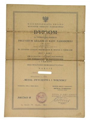 PRL, Sieges- und Freiheitsmedaille mit Urkunde, 32 PP Sanok 1946 (749)