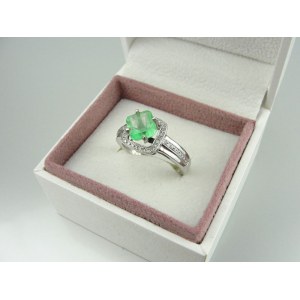 Gold Ring - Emerald and Diamonds