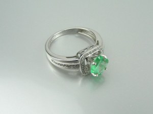 Gold Ring - Emerald and Diamonds