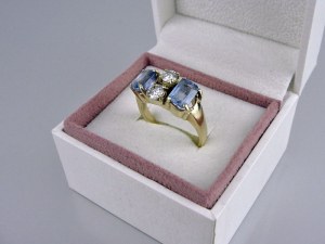 Gold Ring - Tanzanites and Diamonds.