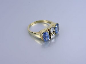 Gold Ring - Tanzanites and Diamonds.