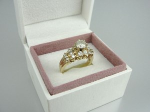 Zlatý prsten - diamanty