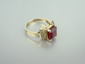 Gold Ring - Ruby and Diamonds