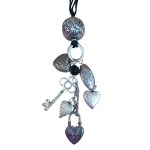 Collana lunga con ciondoli e ciondoloni