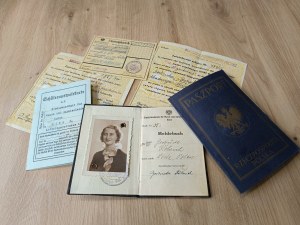 Ensemble de documents de la Seconde République polonaise / Passeport , Conservatoire de Vienne ...