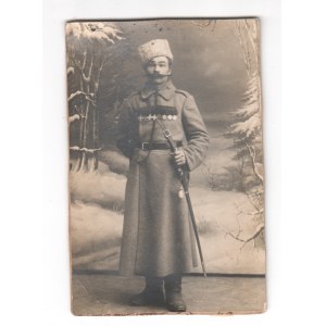 [Russie] Photographie sur carton Soldat de l'armée tsariste [ca] 14x10 cm.