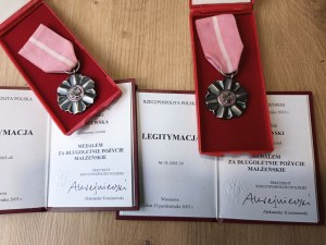 Medale Za Długoletnie Pożycie Małżeńskie z legitymacjami / Kwaśniewski