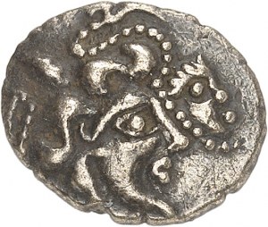 Venetes / Osismes. Čtvrteční statéra se schoulenou okřídlenou postavou ND (konec 2. - 1. stol. př. n. l.).