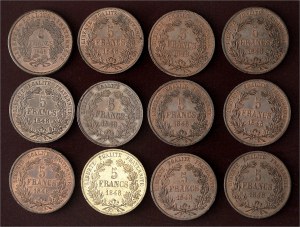 Druhá republika (1848-1852). Súbor 12 pokusov po 5 frankov na medených polotovaroch (1 v mosadzi), súťaž 1848, autori Allard, Boivin, Domard, Farochon (3 ex.), Gayrard (2 ex.), Magniadas, Reynaud, Rogat a Anonym 1848, Paríž.