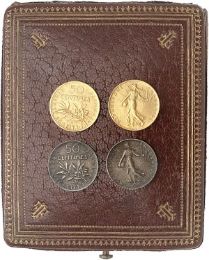 IIIe République (1870-1940). Presentation box of 2 gold piéforts and 2 silver strikes, 50 centimes Semeuse, Flans mats and Frappes spéciales (SP) 1897, Paris.