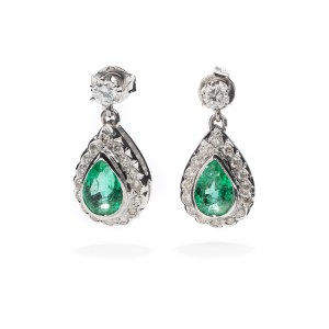 Boucles d'oreilles avec émeraudes et diamants début 21ème siècle.