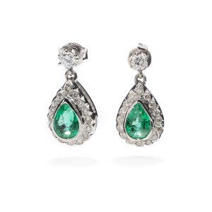Náušnice so smaragdami a diamantmi začiatkom 21. storočia.