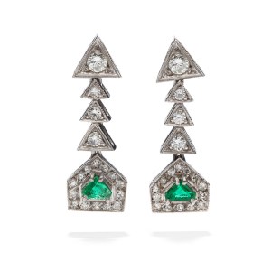 Orecchini con smeraldi e diamanti Seconda metà del XX secolo.