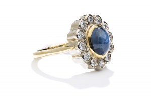 Ring with sapphire and diamonds XX/XXI century.