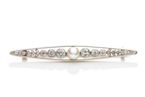 Brož s perlami a diamanty z 30. let 20. století.