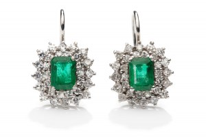 Náušnice so smaragdami a diamantmi začiatkom 21. storočia.