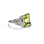 Prsten s olivínem a diamanty asi polovina 20. století.