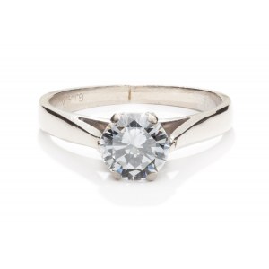 Diamantový prsten z počátku 21. století.
