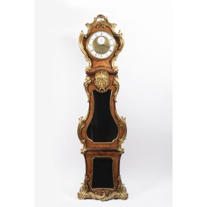 Balthazar Lieutaud, UNE HORLOGE LOUIS XV EN TULIPWOOD ORMOLU-MOUNTED ET AMARANTH LONGCASE By Balthazar Lieutaud