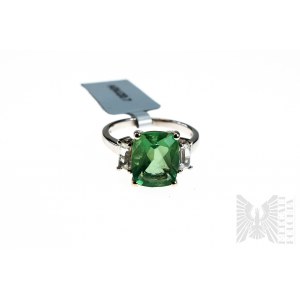Prsten s přírodním zeleným fluoritem o hmotnosti 4,50 ct a 2 bílými topasy o celkové hmotnosti 0,55 ct, stříbro 925, certifikováno společností Gemporia
