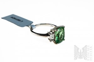 Ring mit natürlichem grünen Fluorit, Gewicht 4,50 ct und 2 weißen Topasen, Gesamtgewicht 0,55 ct, Silber 925, zertifiziert von Gemporia