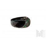 Prsten s 8 přírodními smaragdy o celkové hmotnosti 0,24 ct, hmotnost výrobku 4,97 gramů, stříbro 925/1000 mm