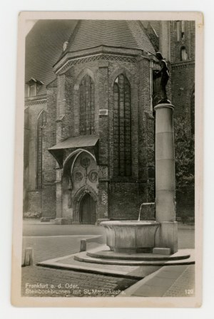 Słubice / Frankfurt/Oder - Brunnen an der Kirche der Heiligen Jungfrau Maria (755)