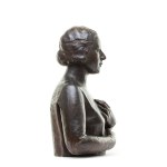 Magdalena Gross (1891 - 1948 ), Busto di donna con medaglione, 1925