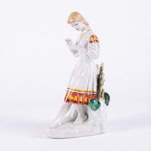ZHK Polonné, USSR (now Ukraine), Figurine Girl with Chamomile, 2nd half of 20th century.