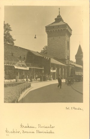 Porte Florian, rue Pijarska, vers 1940.